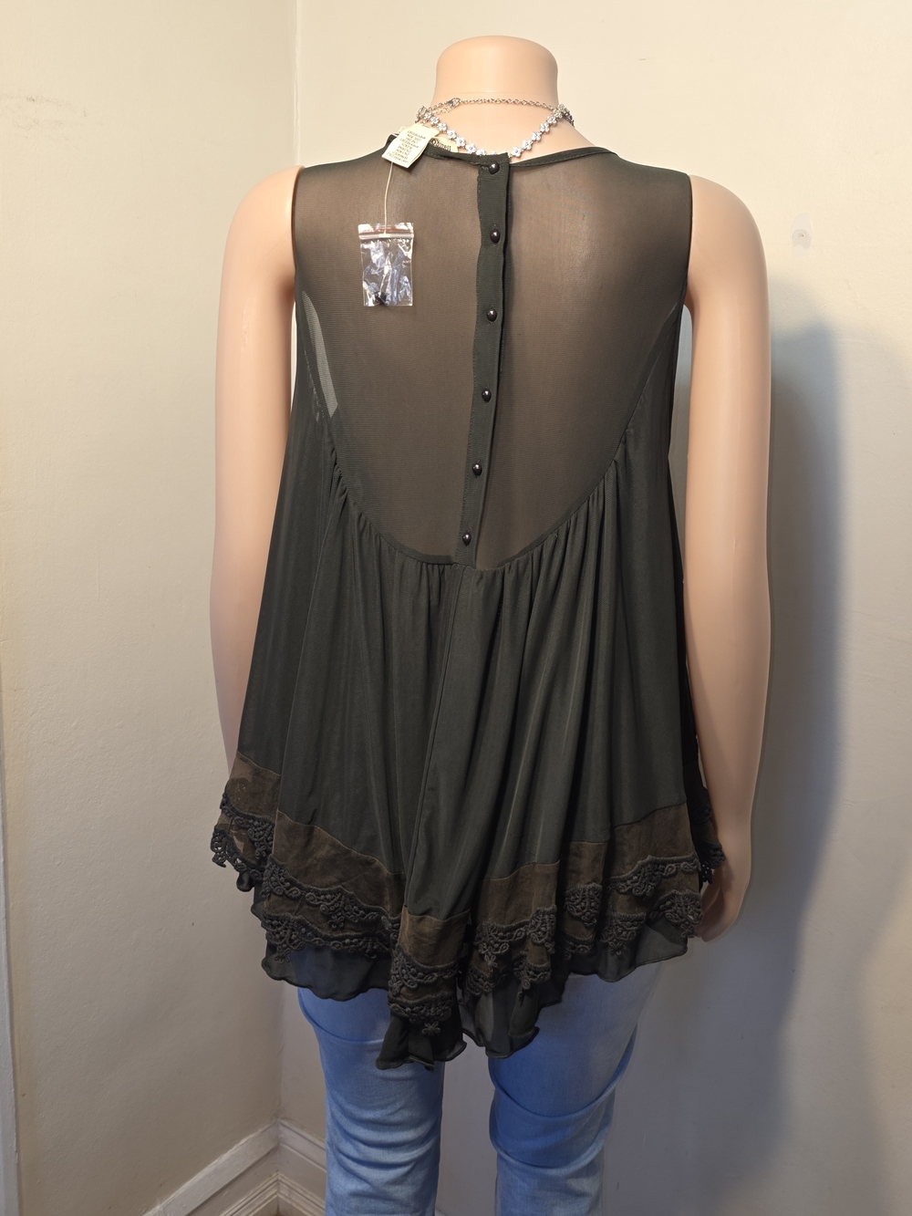 ☆Crochet Lace Olive Sleeveless Tank Top☆ - Picture 4 of 5